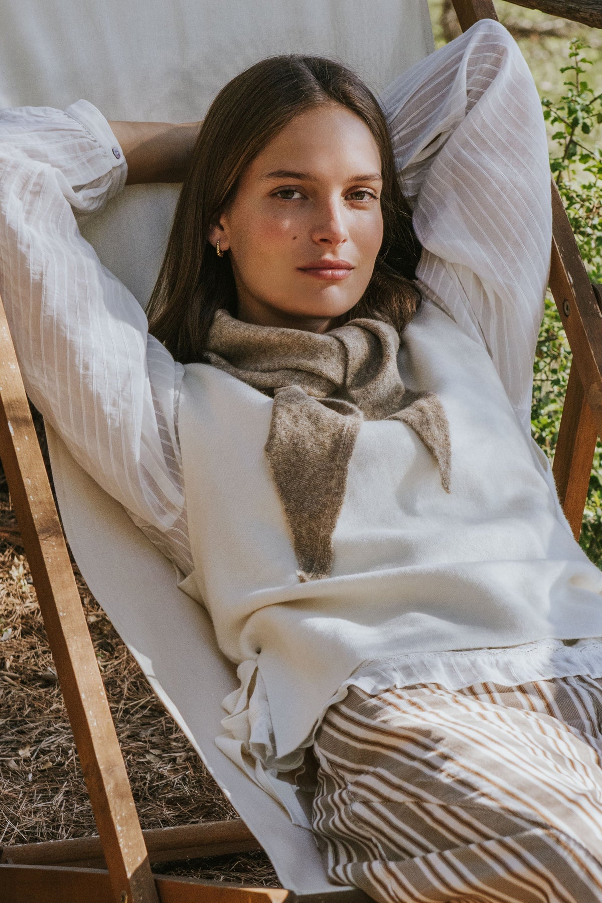 BUFANDA TRIANGULAR // TAUPE