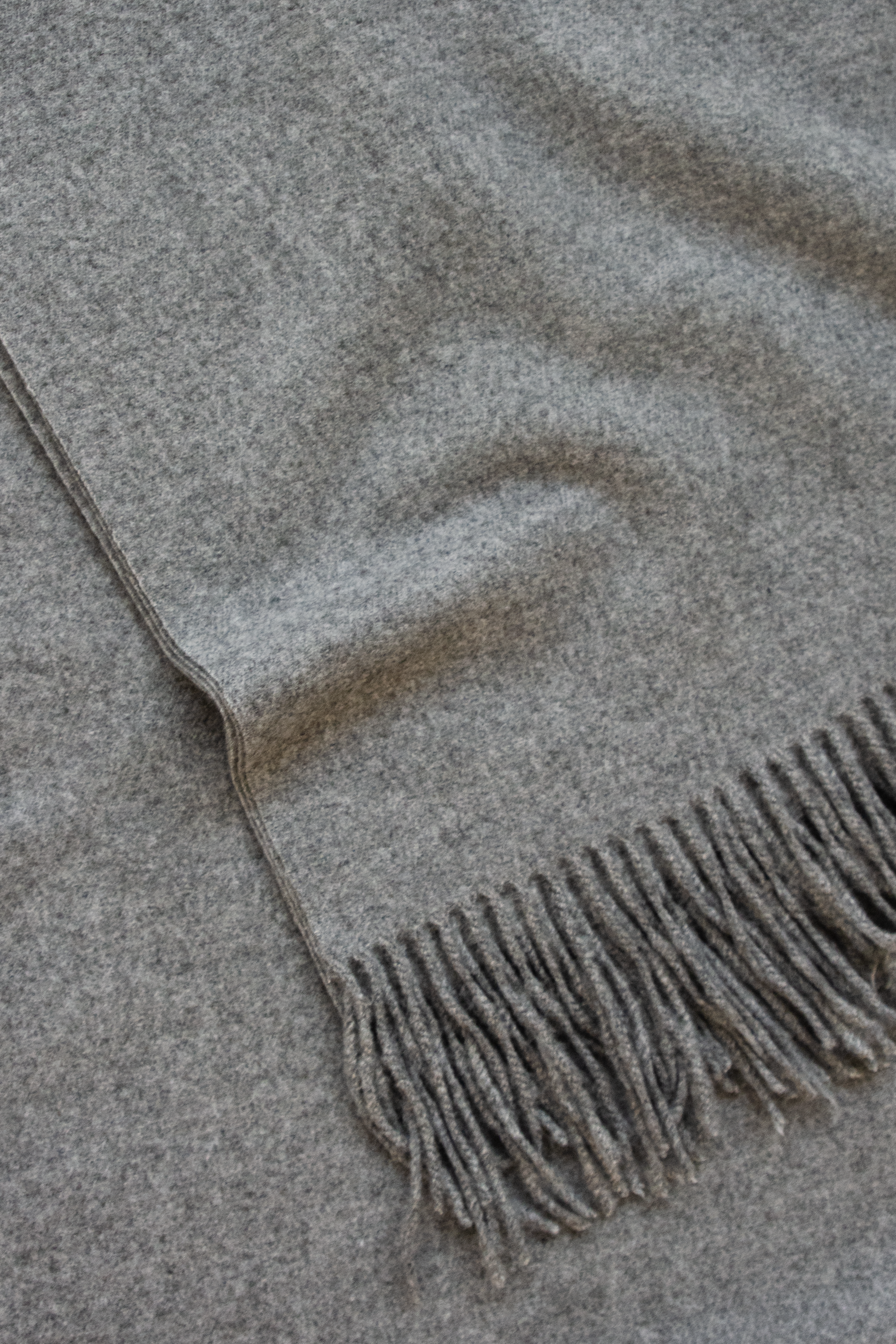 CASHMERE FOULARD // MEDIUM GRAY