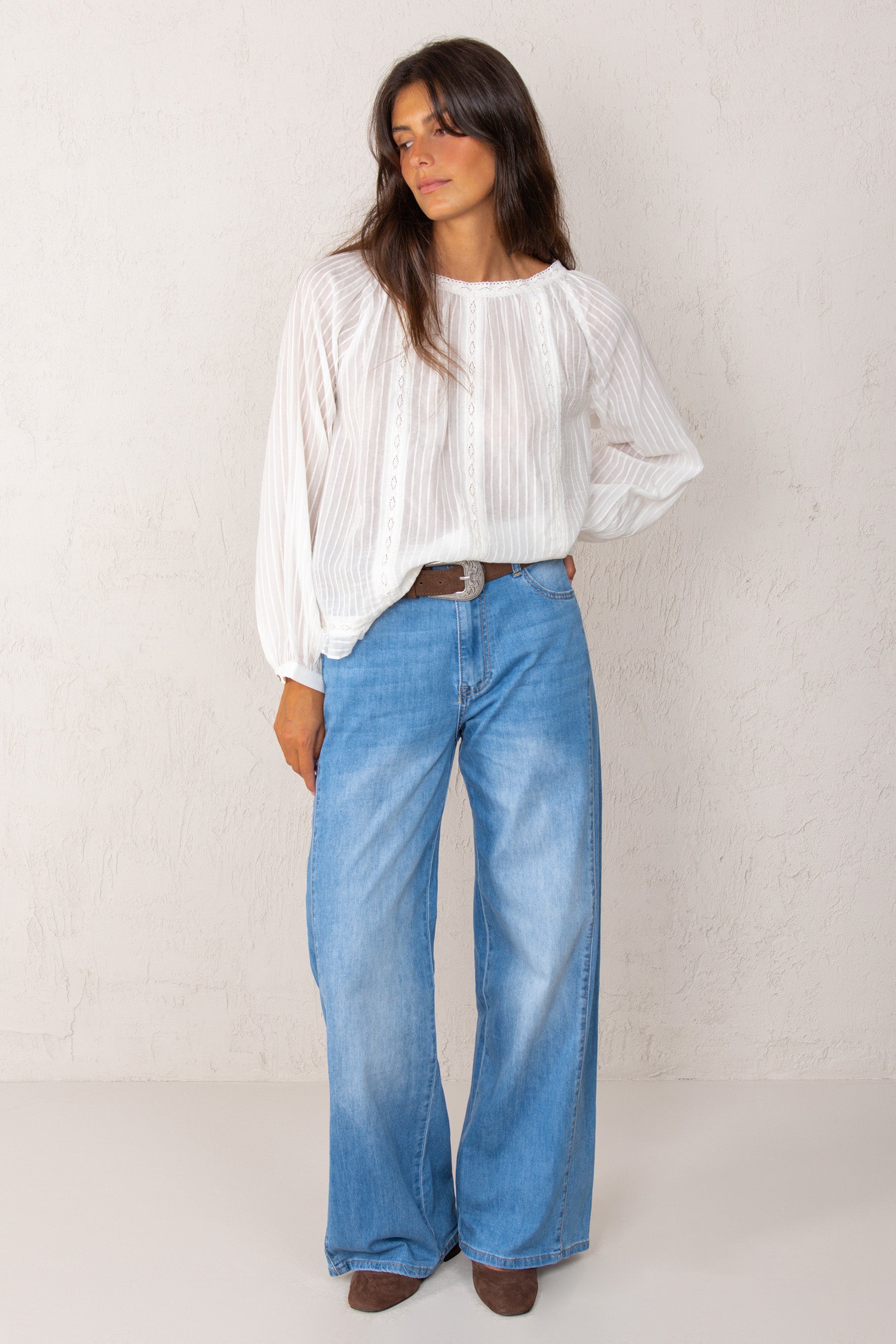 CLARA JEANS // MEDIUM DENIM