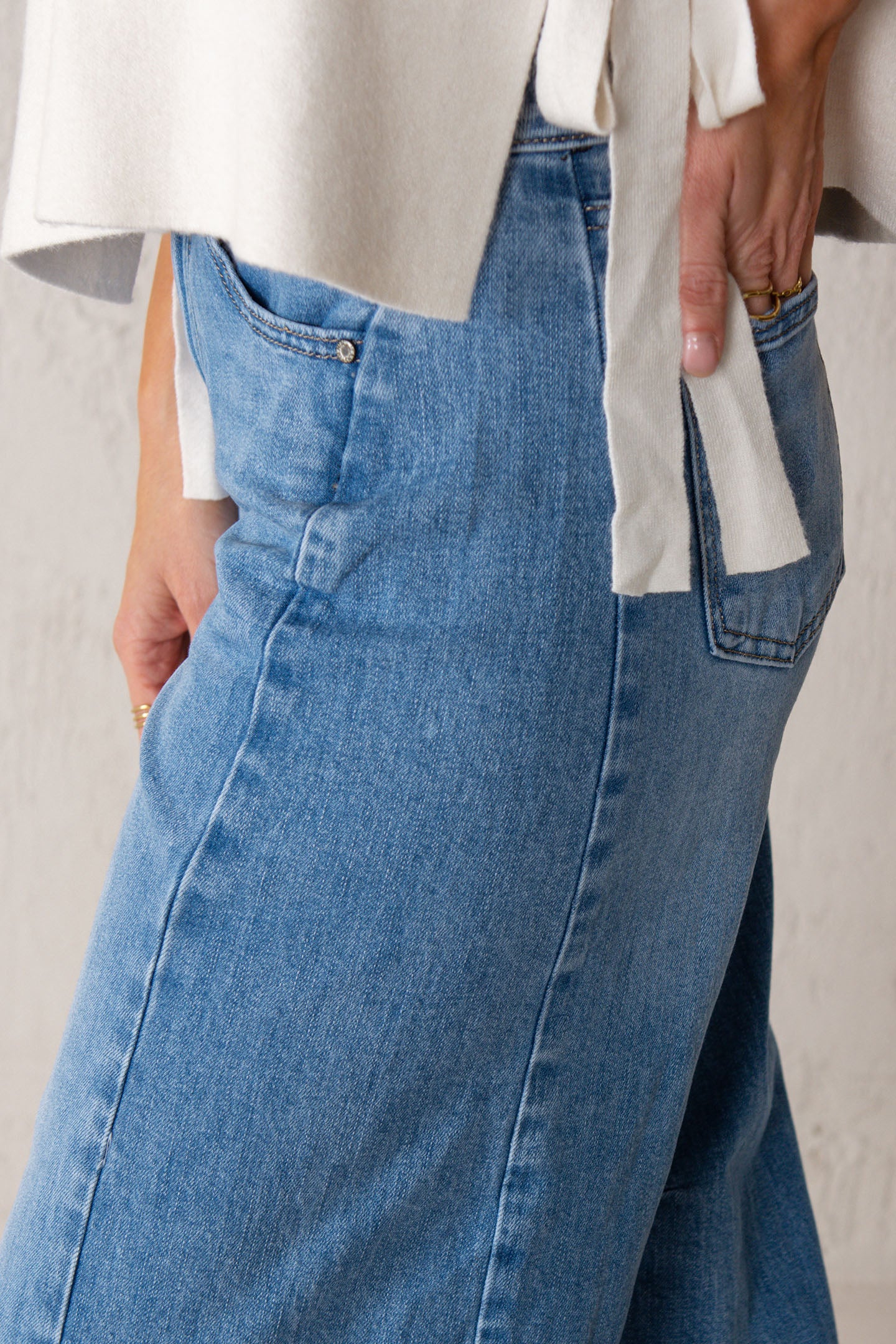 ELENA JEANS // MEDIUM DENIM