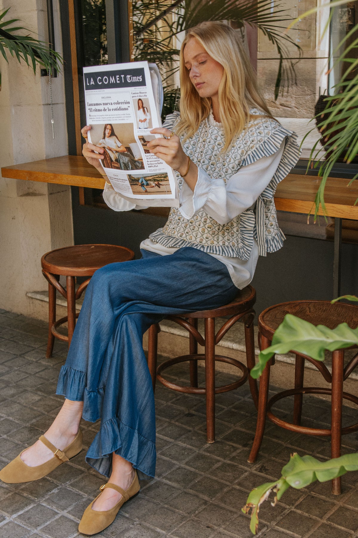 APRIL VEST // LIGHT BLUE FLOWERS