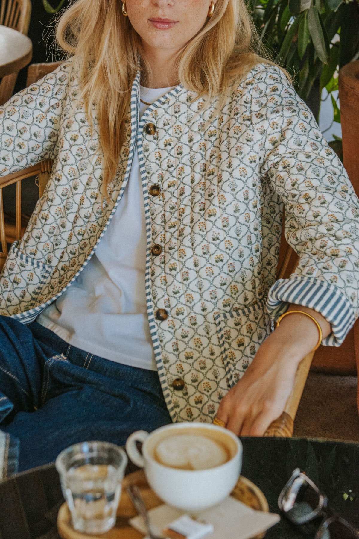 CHAQUETA BEA // FLORES AZUL CLARO