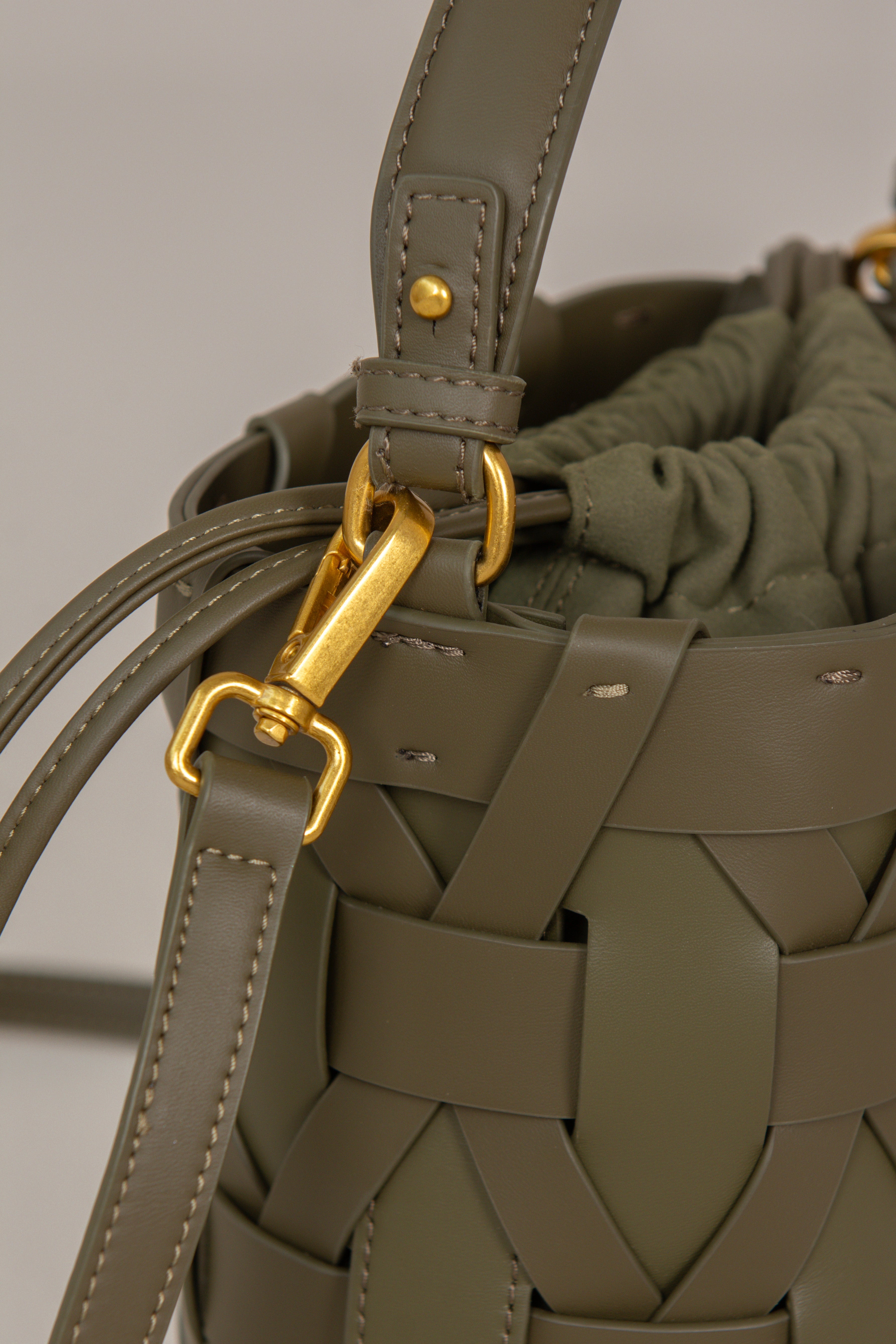 BOLSO ZOÉ // VERDE OLIVA