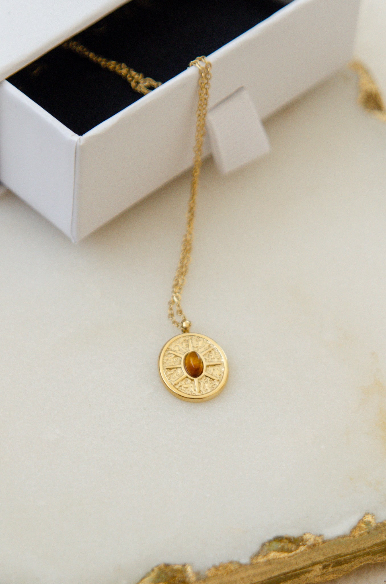 TIGERS EYE MEDAL NECKLACE