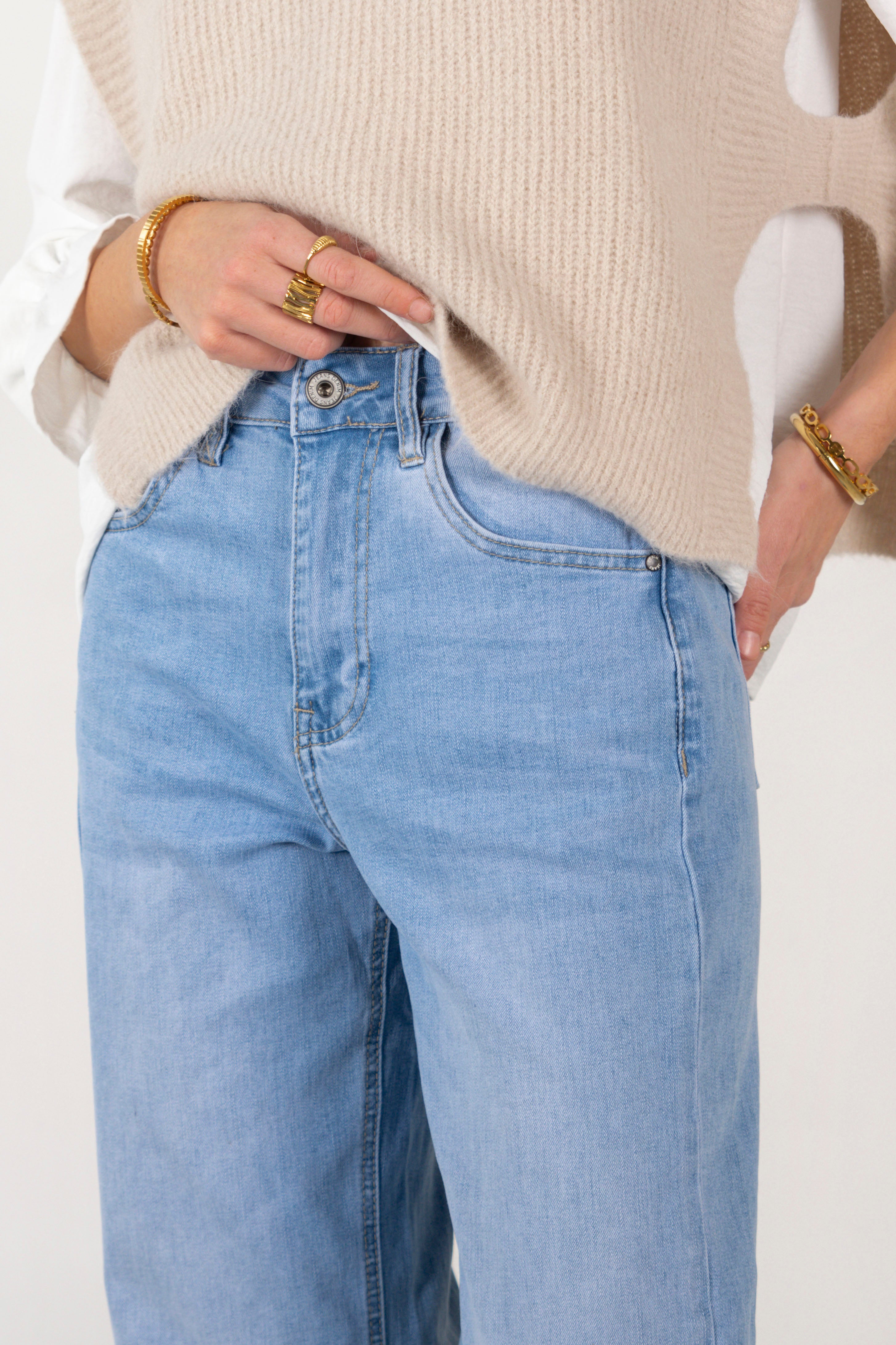 JULIA JEANS // LIGHT DENIM