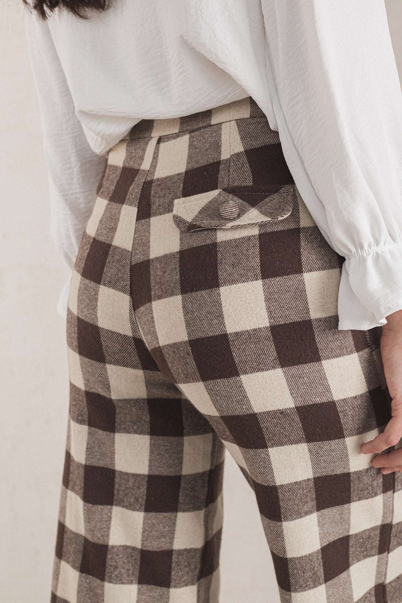 PANTALÓN GABRIELA // CUADROS MARRÓN // ON DEMAND