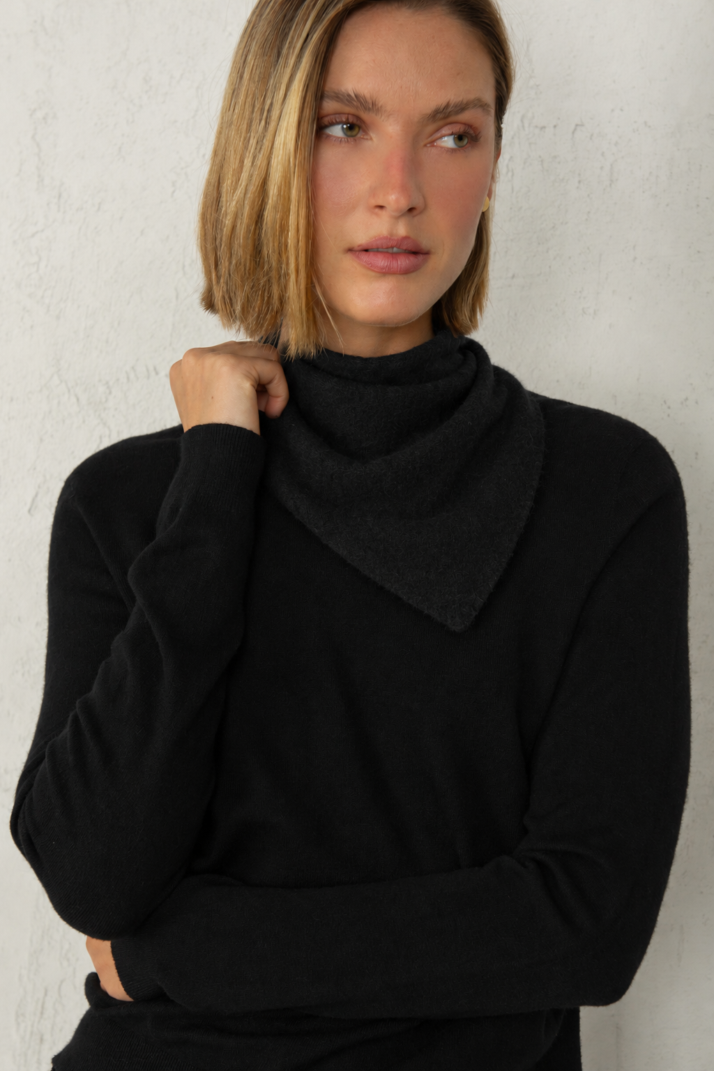 BUFANDA TRIANGULAR // NEGRO
