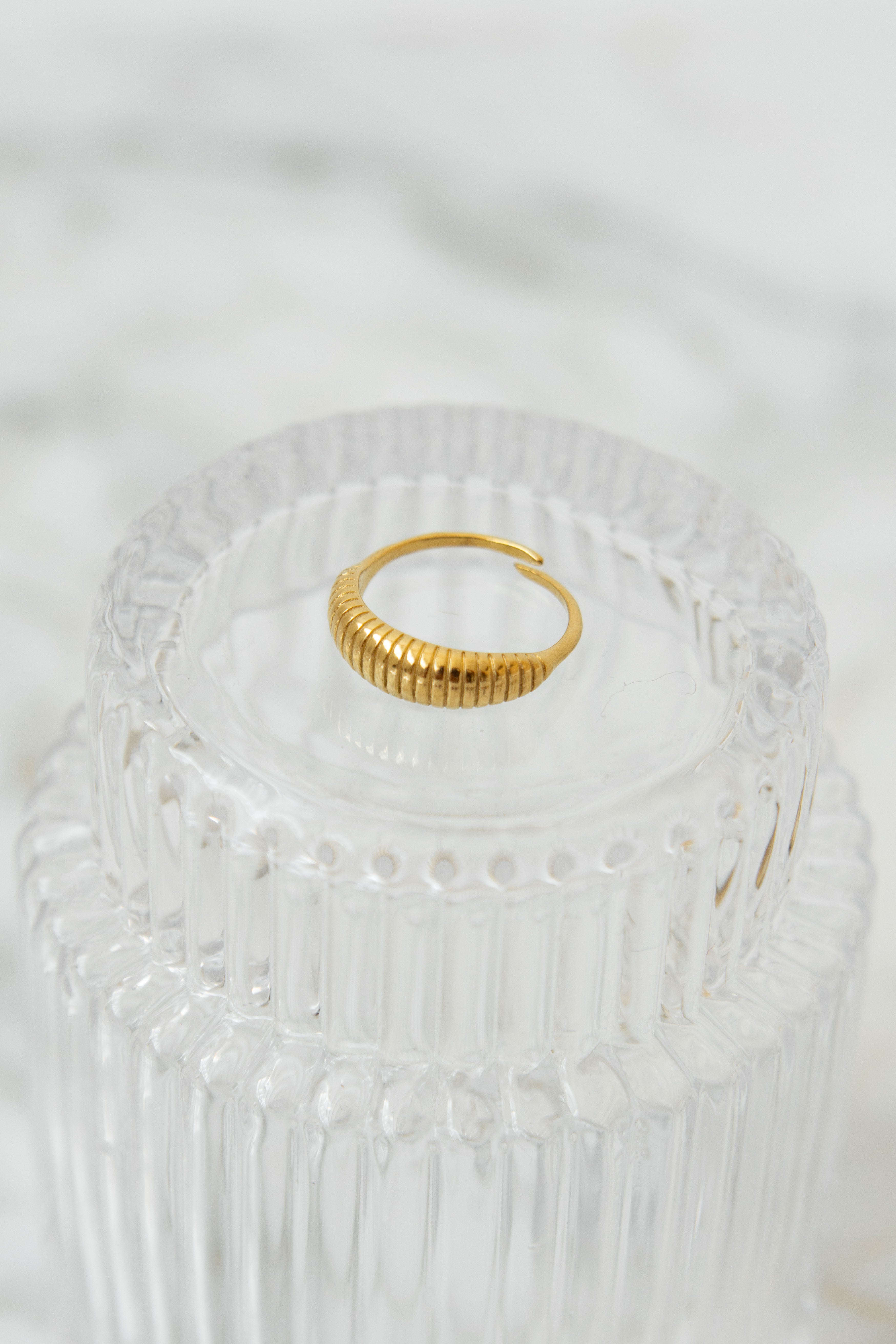 STRIPED ENGRAVED VOLUME RING