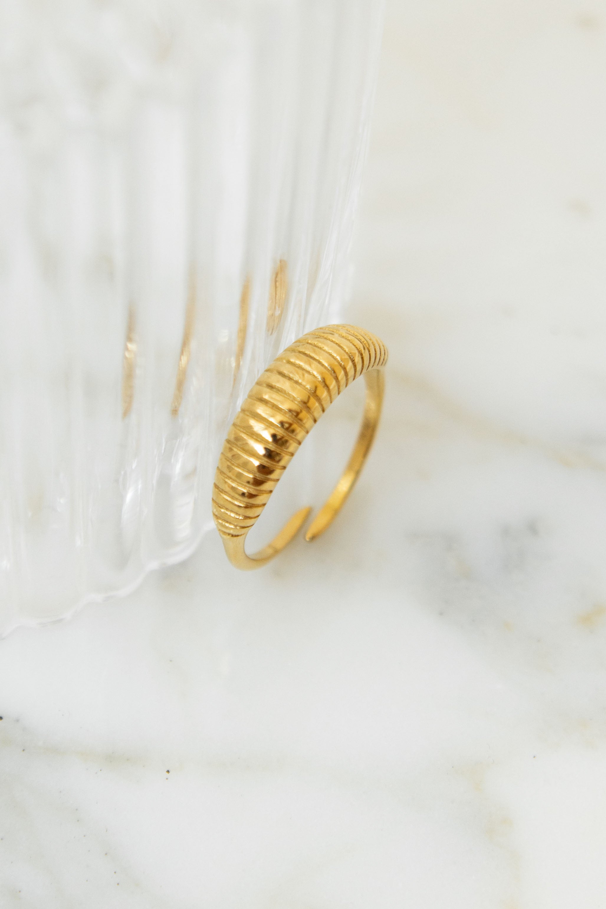 STRIPED ENGRAVED VOLUME RING