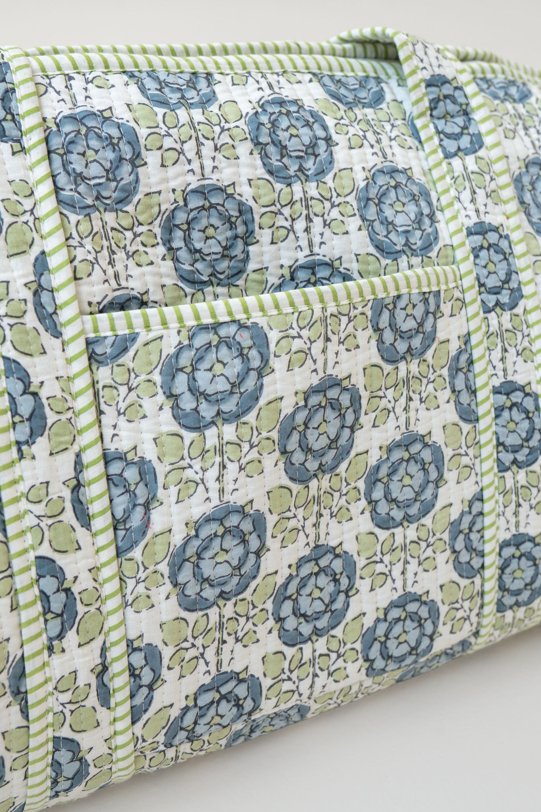 BLUE FLOWERS SPORTS BAG