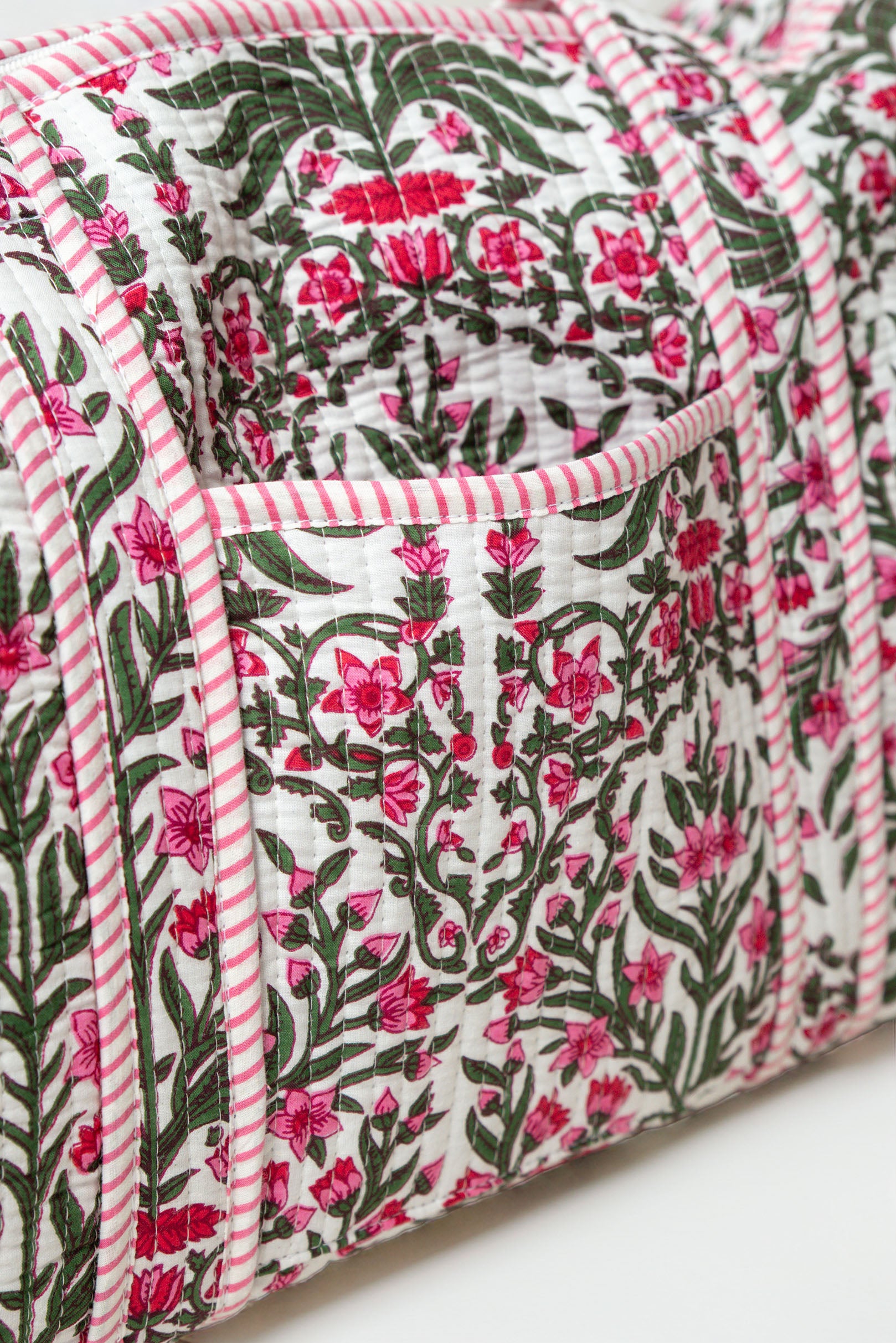 PINK FLOWERS SPORTS BAG