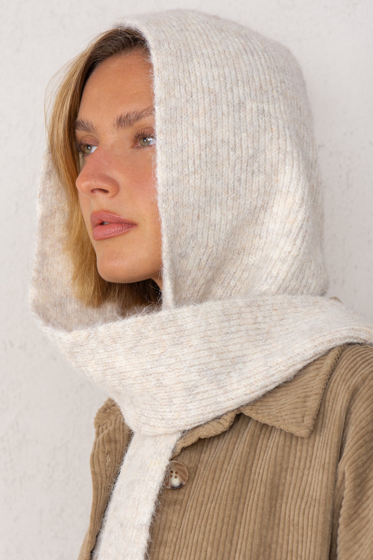 BUFANDA CAPUCHA // BEIGE