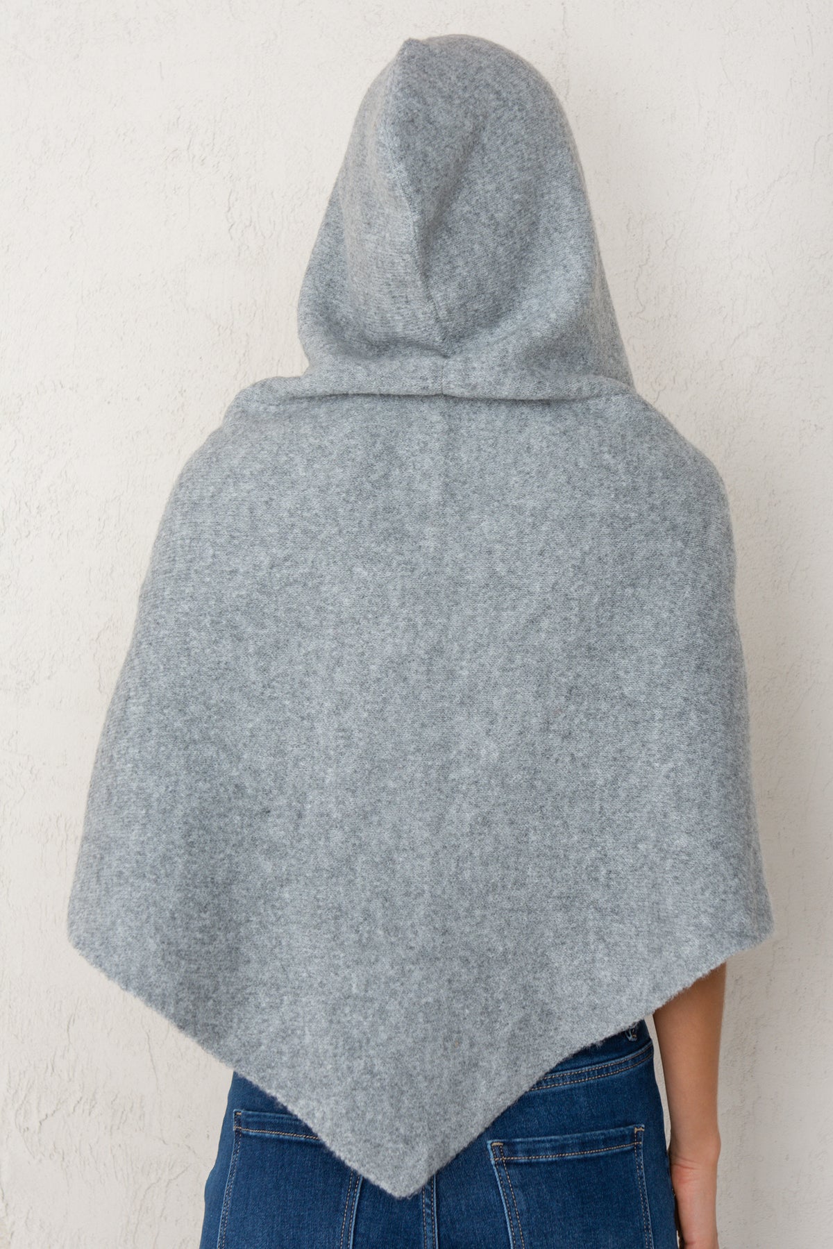 CAPA CAPUCHA // GRIS