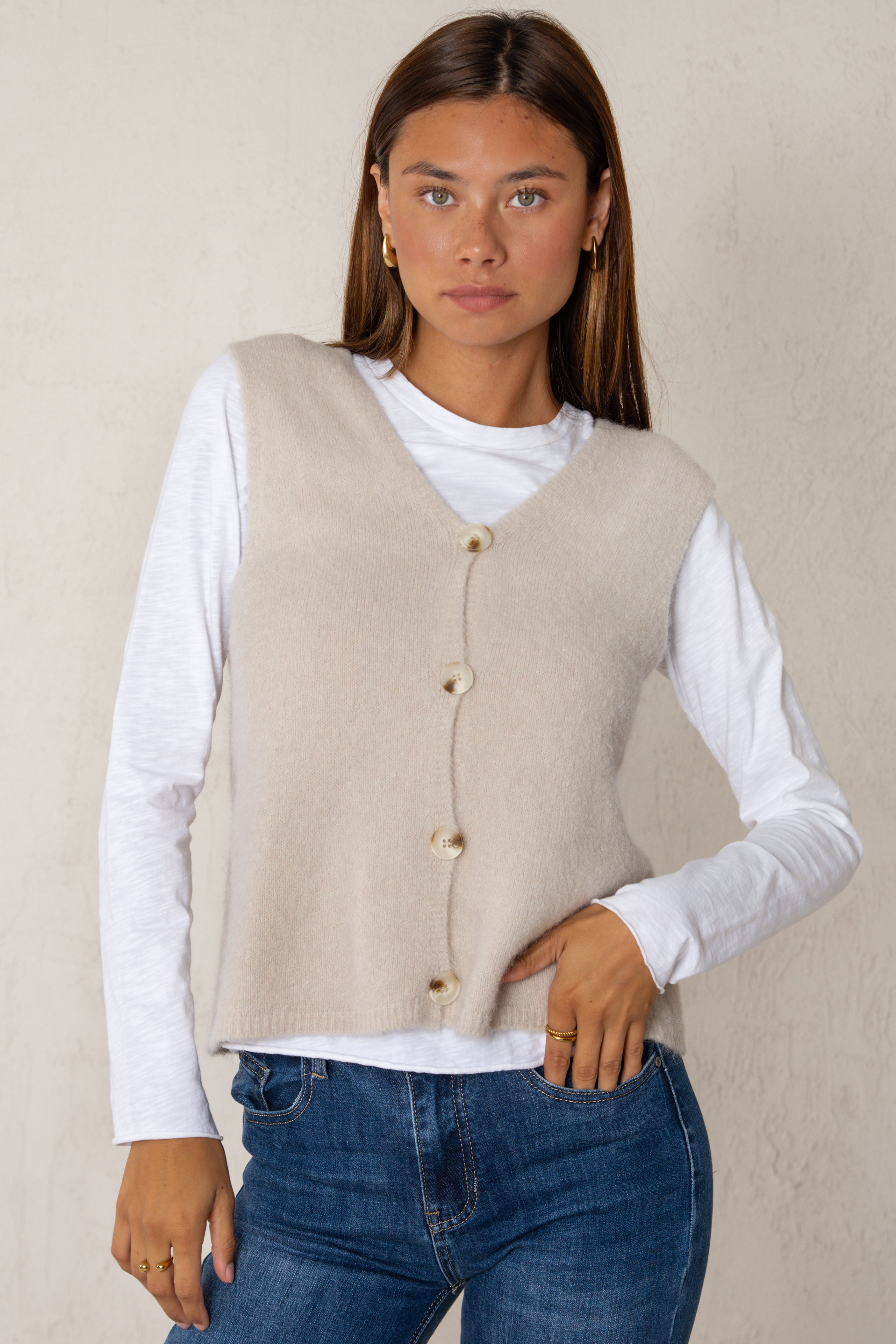 CHALECO CLARA // BEIGE