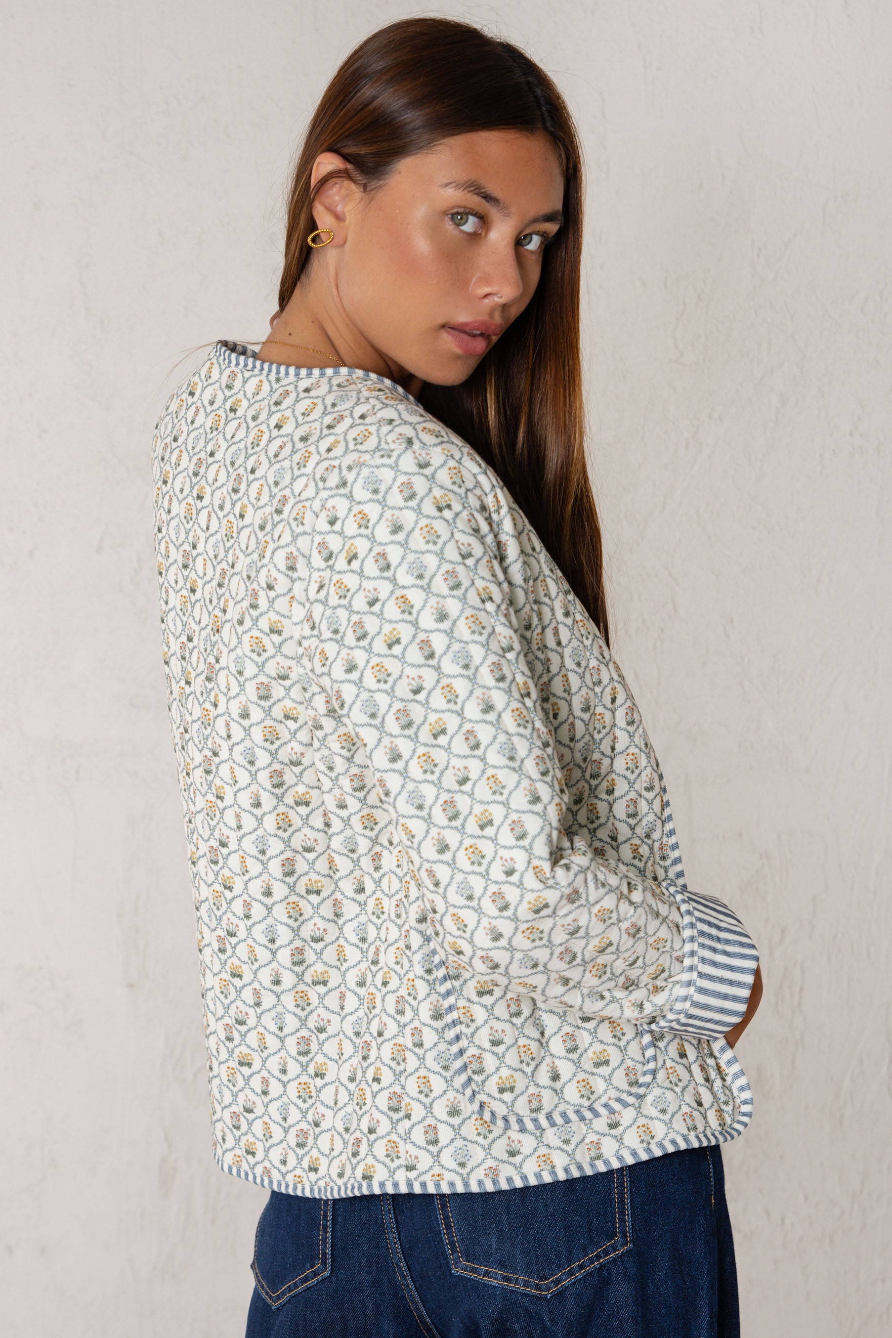 CHAQUETA BEA // FLORES AZUL CLARO