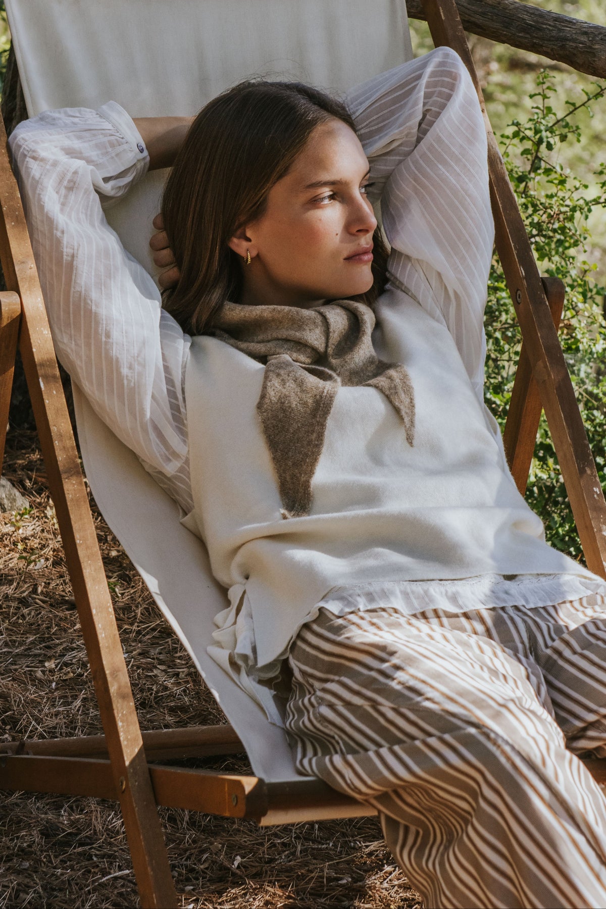 BUFANDA TRIANGULAR // TAUPE