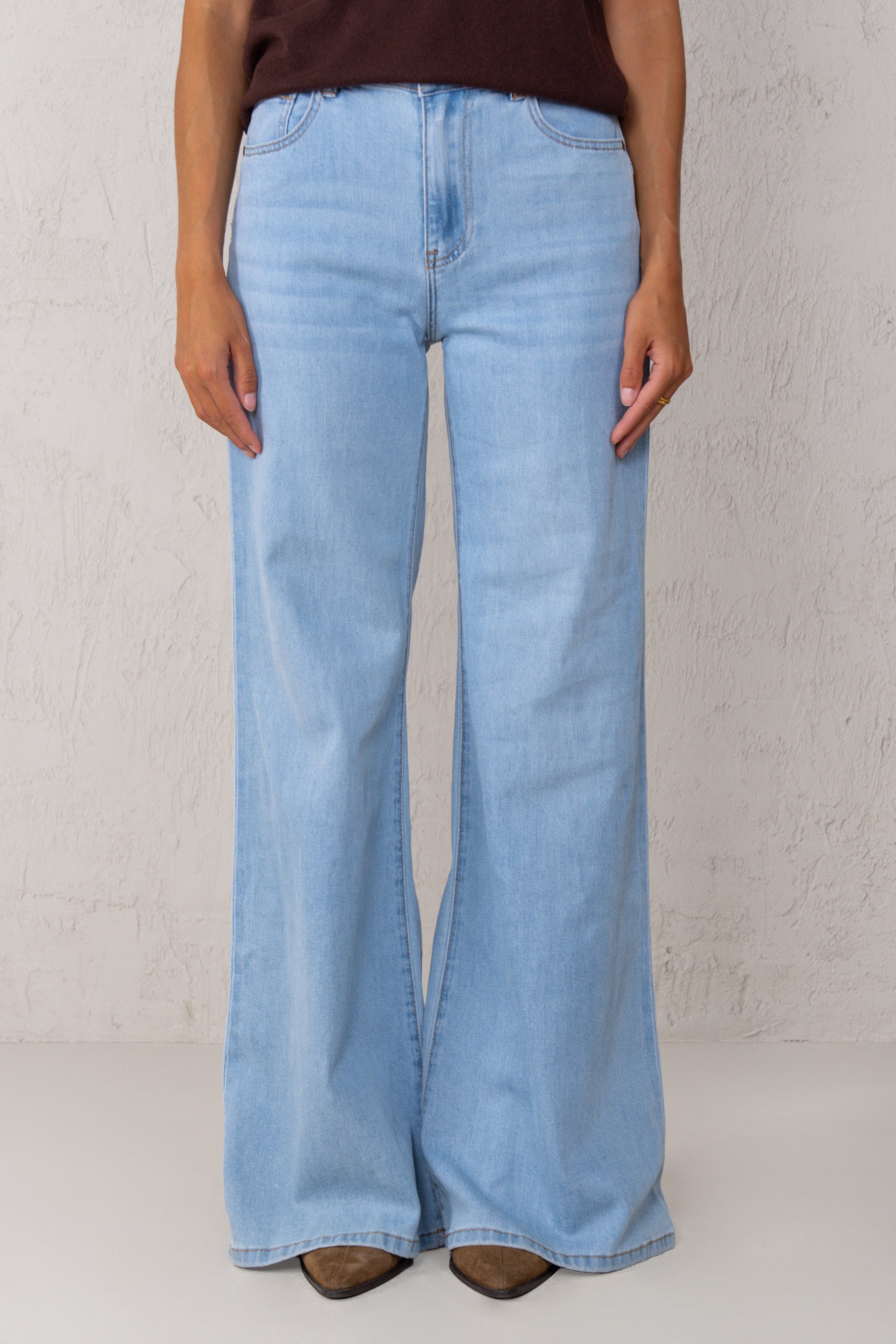 TERESA JEANS // LIGHT DENIM