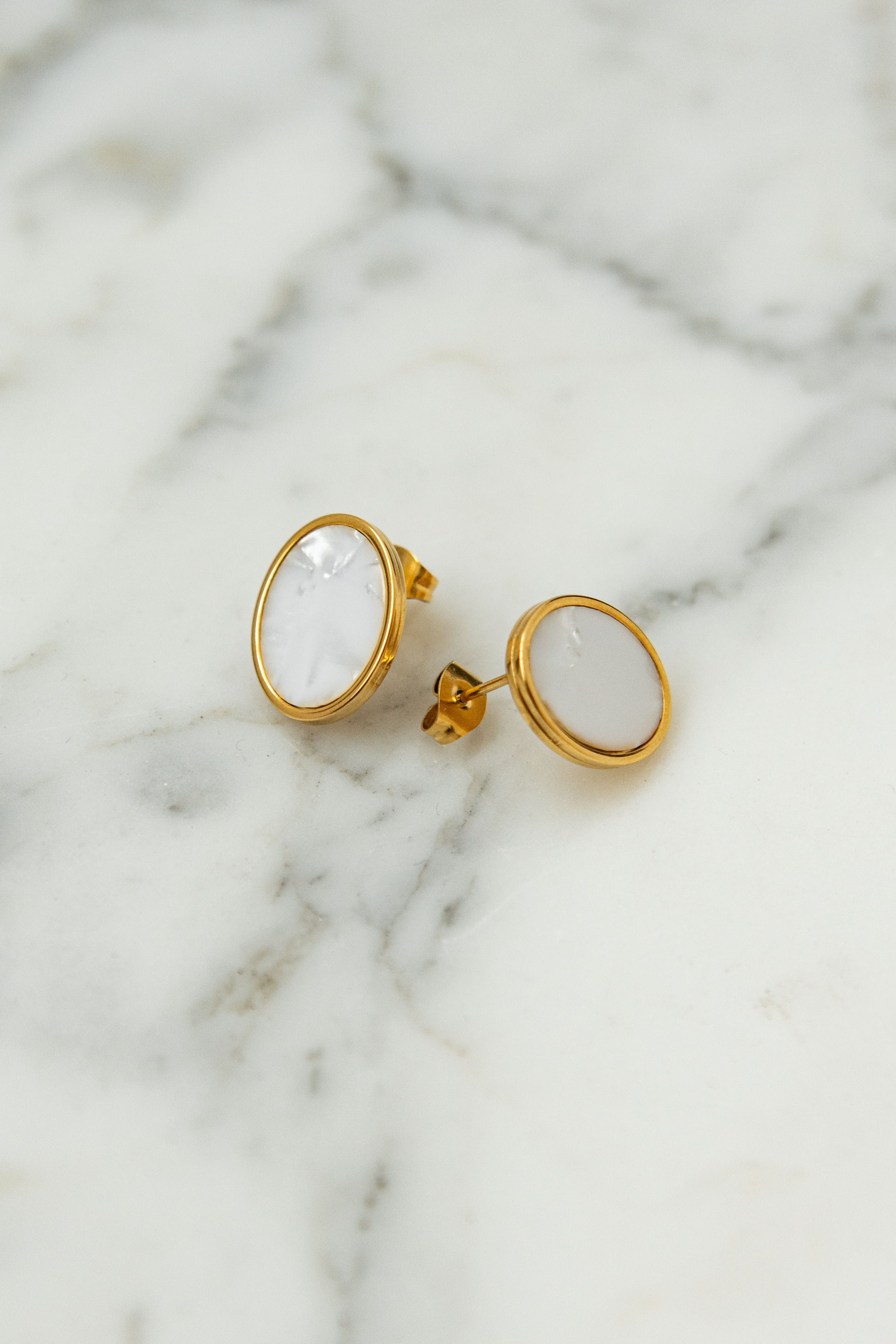 OVAL EARRINGS // WHITE