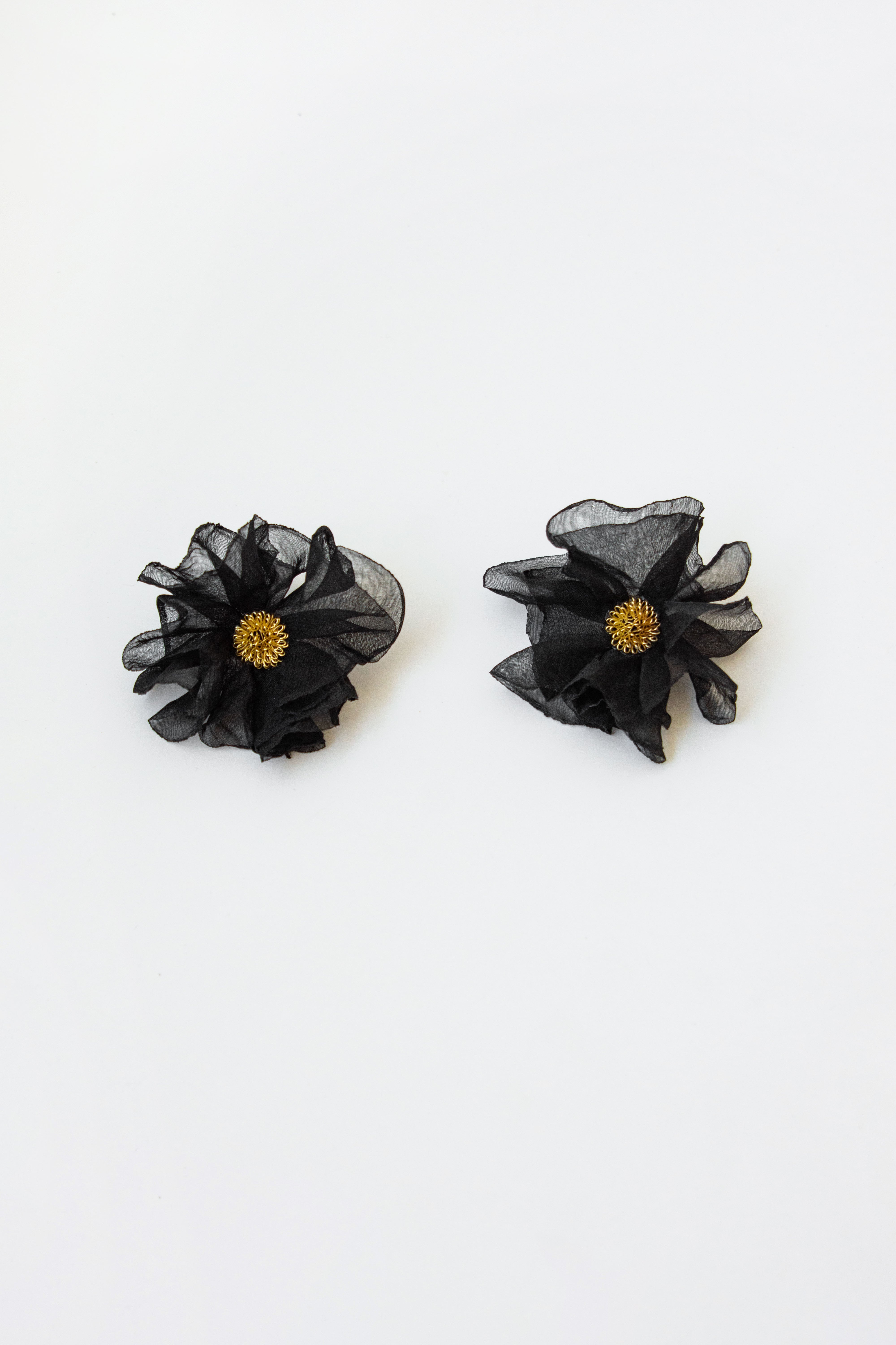 PENDIENTES CAMELIA // NEGRO