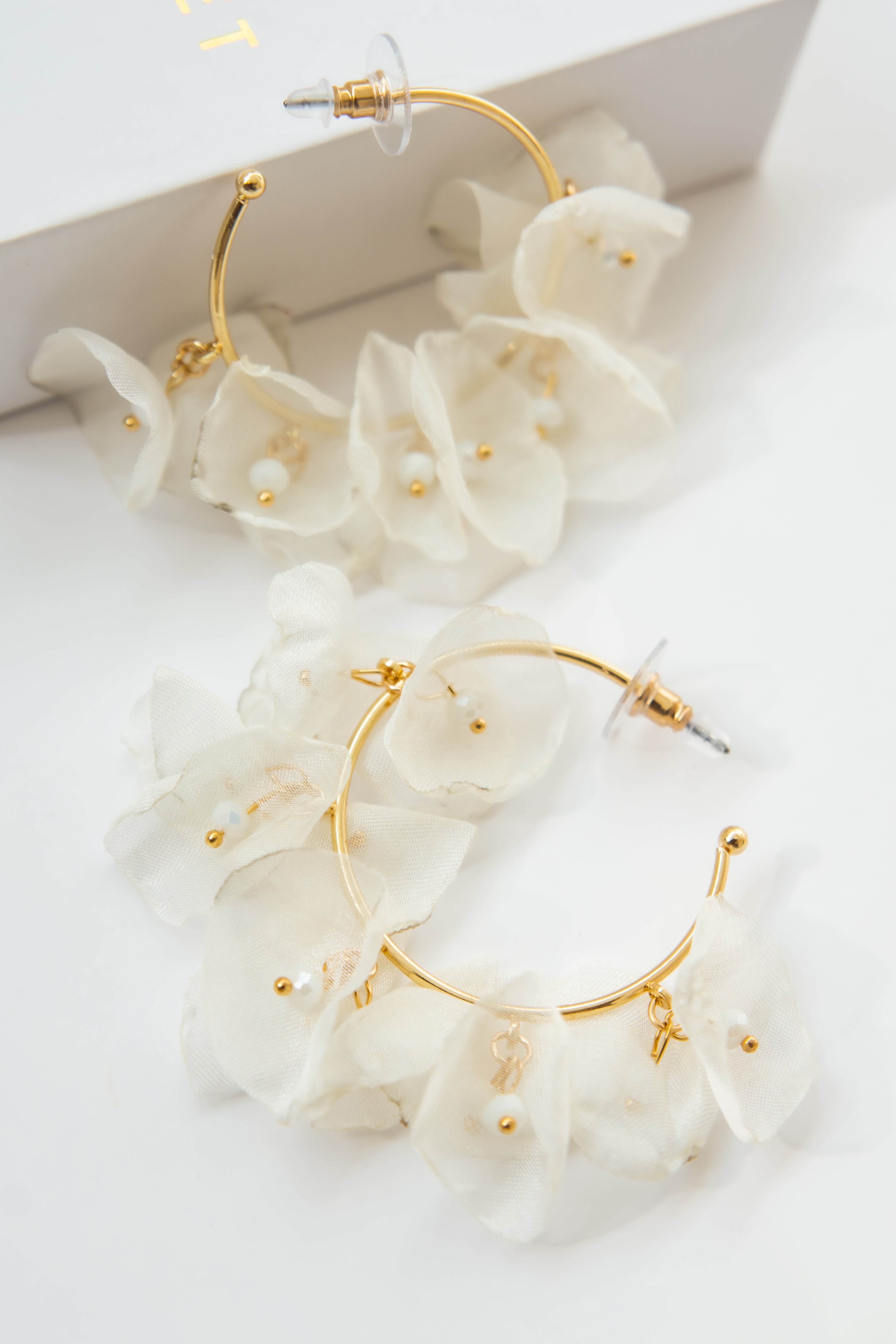 PETAL EARRINGS // WHITE