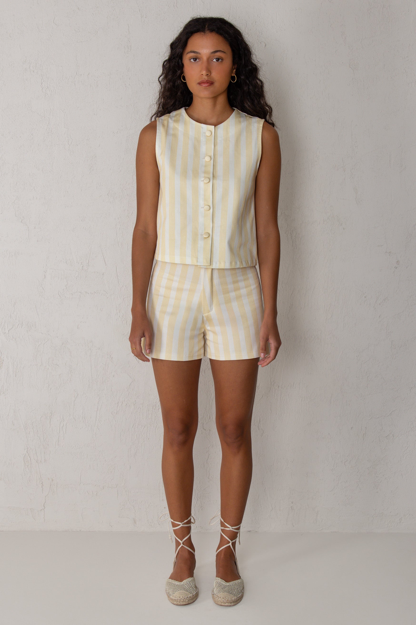 SHORT GALA // RAYAS AMARILLO