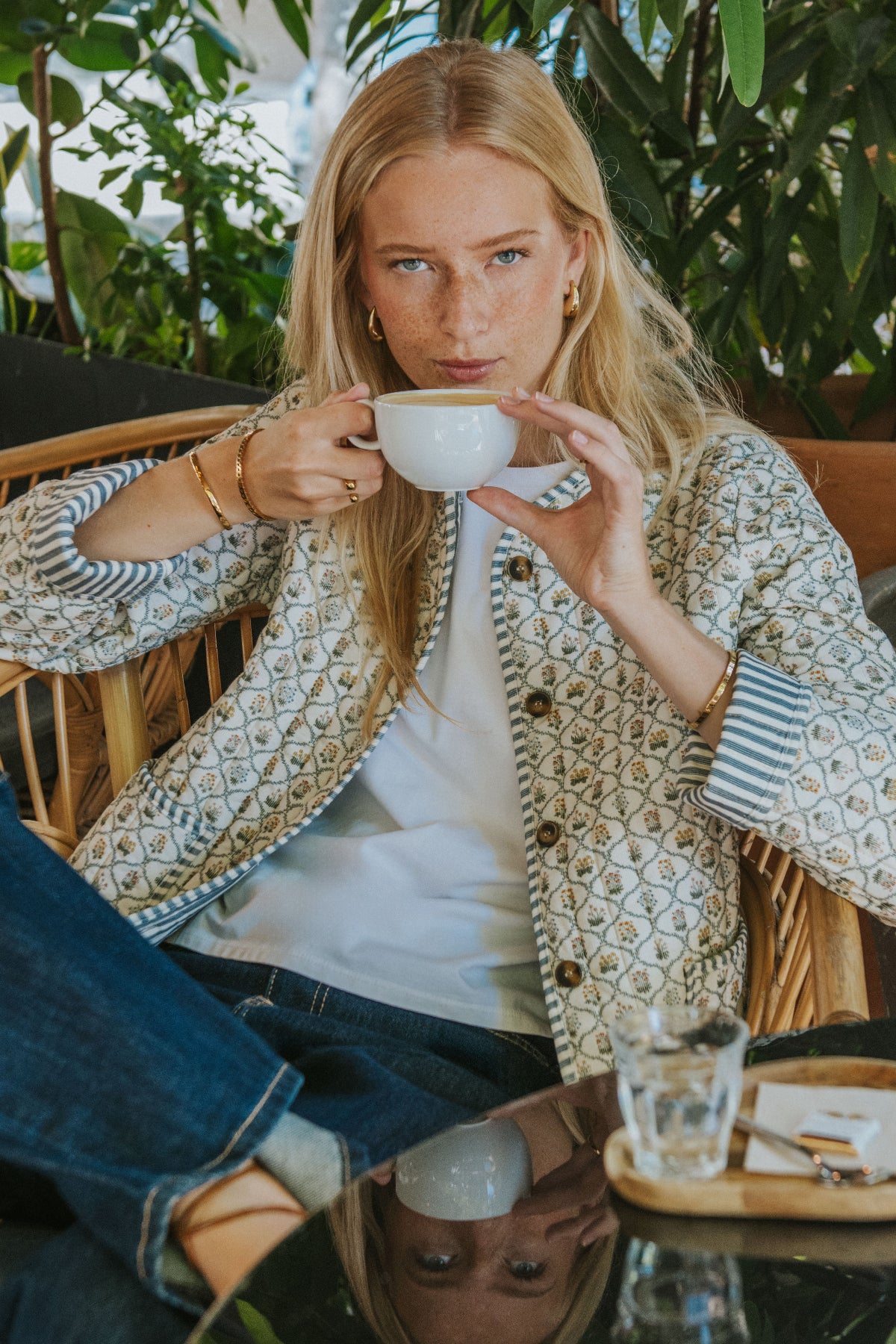 CHAQUETA BEA // FLORES AZUL CLARO