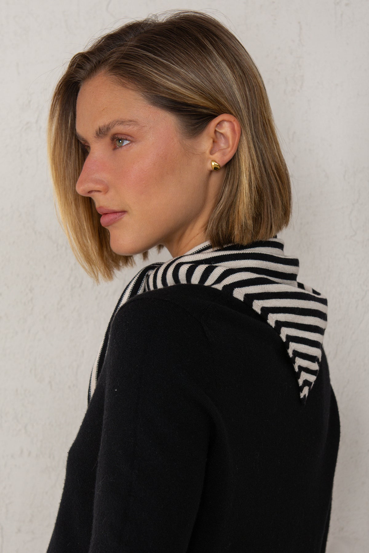 TRIANGULAR SCARF // BLACK STRIPES