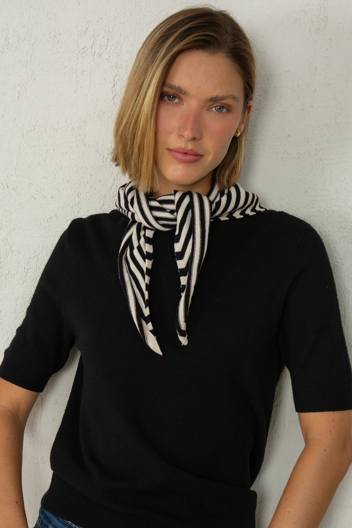BUFANDA TRIANGULAR // RAYAS NEGRO
